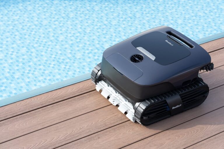 Beatbot AquaSense 2 Ultra – This pool cleaning robot recognizes different types of dirt and debris!