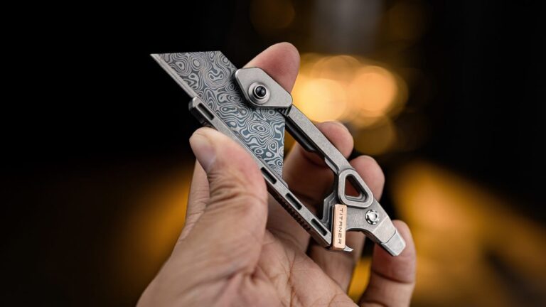 This small utility knife has a couple multi-tool super powers